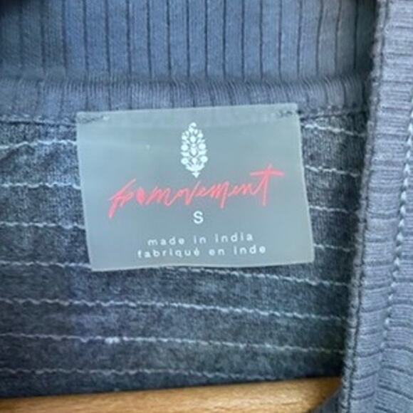 Free People Movement Gray Zip It Layer Stretch Athletic Jacket Top w Thumb Loop - Picture 6 of 11